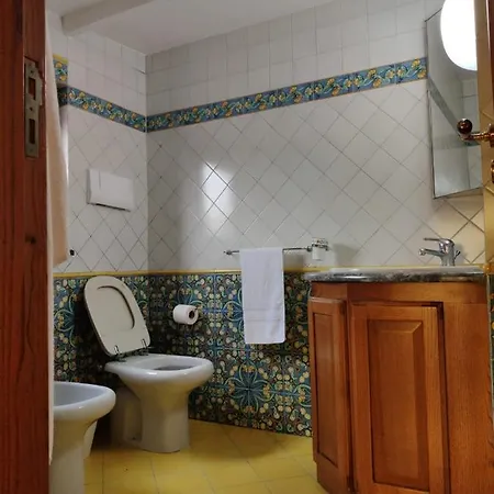 La Dimora Di Bronzo 3* Неаполь